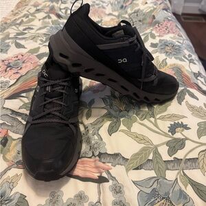 On Running Men's cloudhorizon waterproof Black and Gray Athletic Shoes